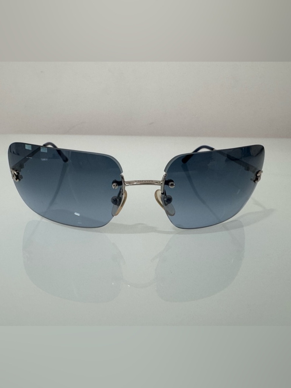 Vintage CHANEL Silver-Trim Rimless Sunglasses with Blue Gradient Lenses - Picture 6 of 11